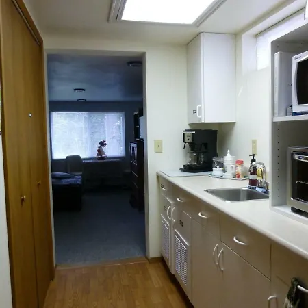 Linda'S By The Lake-3