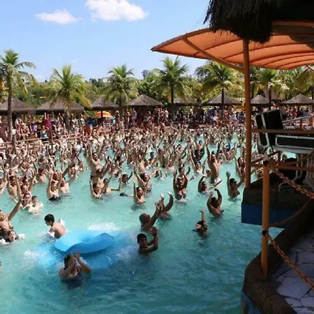 OPR - Resort em Olimpia Frente Piscina-2