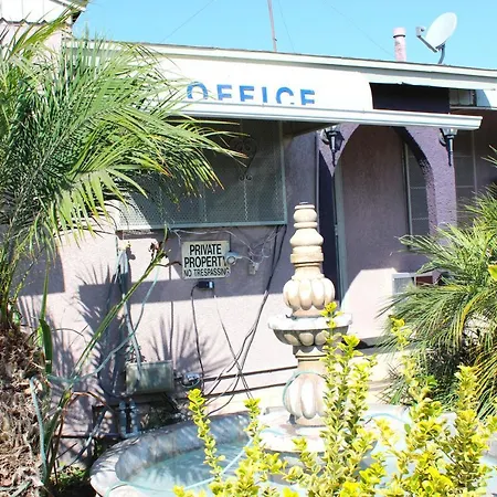 Apache Inn-3