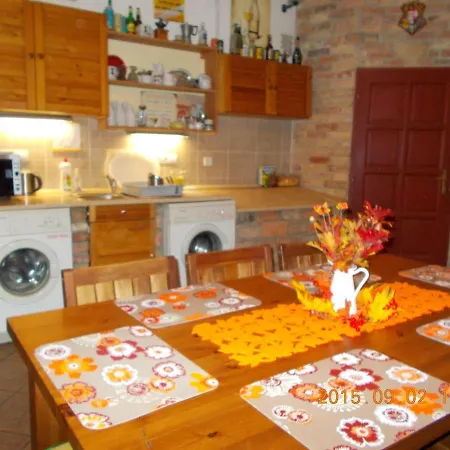 Hungaria Guesthouse-2