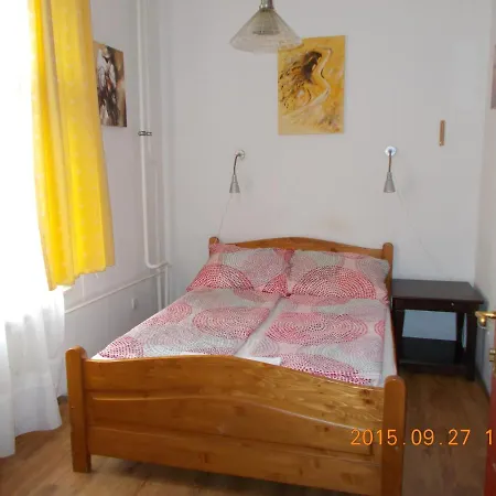 Hungaria Guesthouse-3