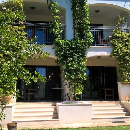 Apartments And Rooms Mofardin-2
