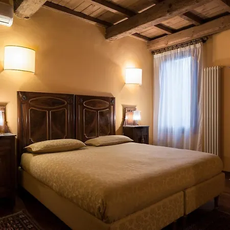 Piazza Nova Guest House-3