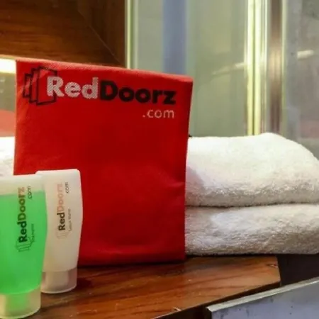 Reddoorz Premium Near Ragunan Zoo 2-3