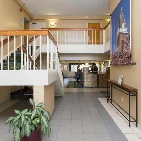 Holiday Inn Express Des Moines-At Drake University, An Ihg Hotel-3