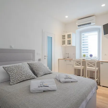 Leona Deluxe Apartments-3