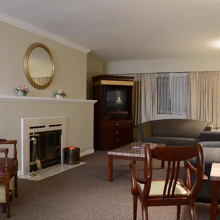 Rosellen Suites At Stanley Park-3