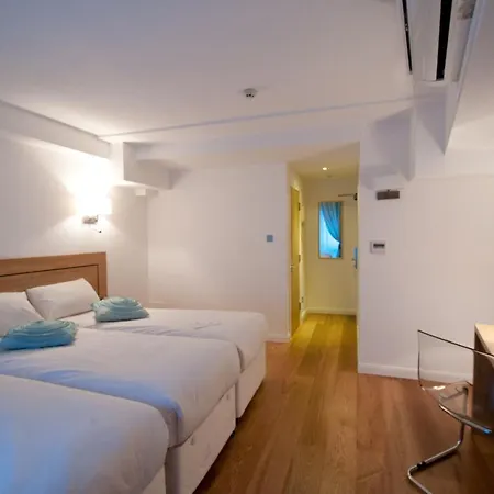 Ambassadors Hotel-3