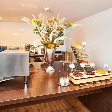Apart-Hotel Zurich Airport-2