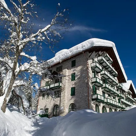 Hotel Lago Di Braies-2