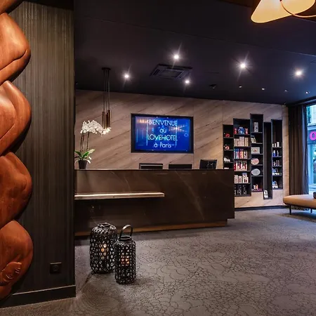Love Hôtel avec nuit insolite au Dandy et Jacuzzi privatisé-3