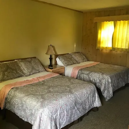 Royal Motel-3