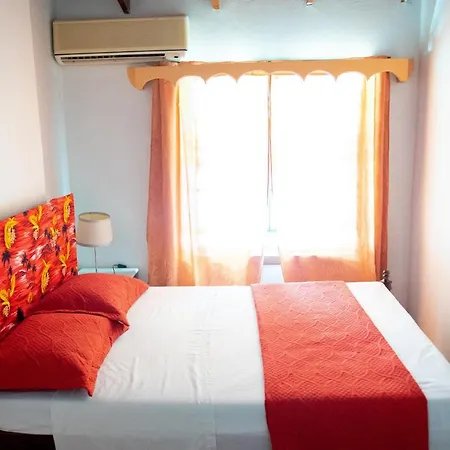 Tropical Breeze Vacation Home And Apartments-3