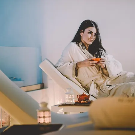 Suite 10 Home Design & Spa-3