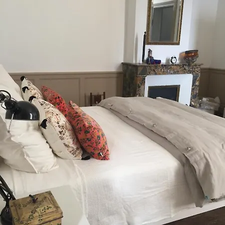 Beautifully Renovated Rooms On Place New York-3
