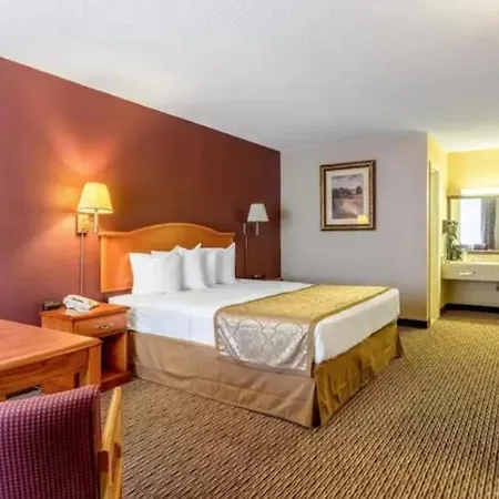 The Parkwood Inn & Suites-3