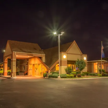 Howard Johnson By Wyndham Oklahoma City Okc Airport, Near Fairgrounds, I40, Free Hot Breakfast, And Pool-3