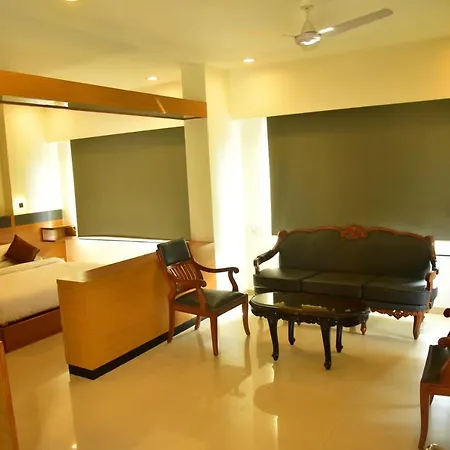 Hi 5 Hotel & Experience-3