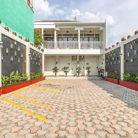 Reddoorz Plus Near Gembira Loka Zoo 2-2