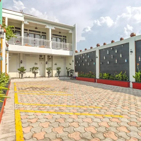 Reddoorz Plus Near Gembira Loka Zoo 2-3
