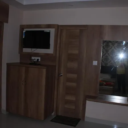 Hotel Omm Palace-3