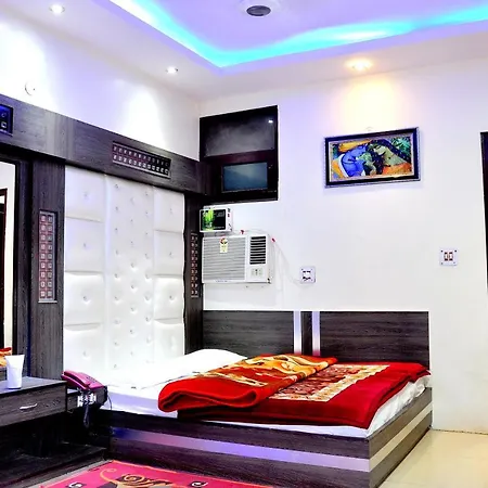 Hotel Peace Point - 1 Min Walking Distance From Station-3