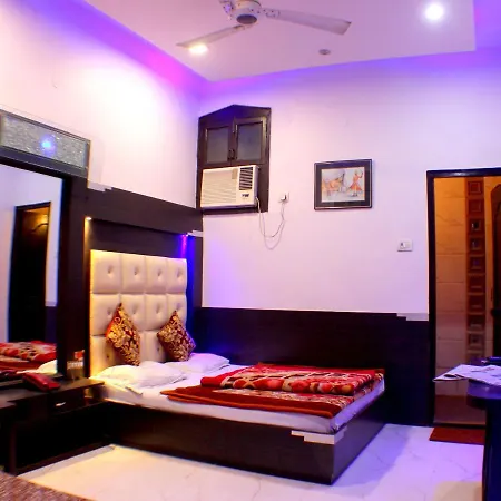 Hotel Peace Point - 1 Min Walking Distance From Station-2