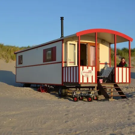 Pipowagen op het strand-3