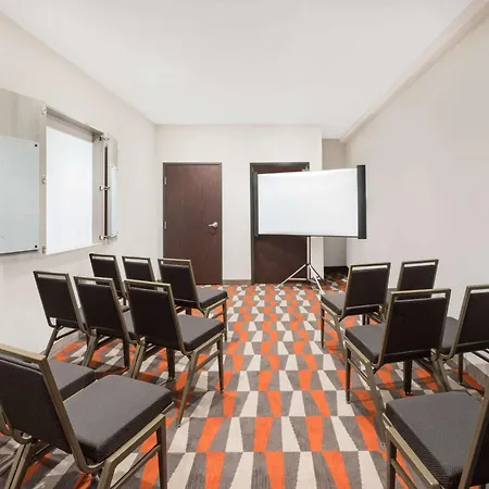 Microtel Inn & Suites By Wyndham Perry-2