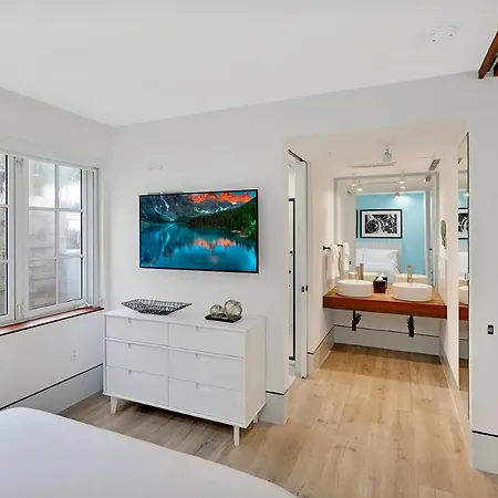 Ocean Treasure Beachside Suites-3