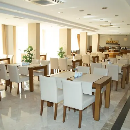 Mom Hotel-2