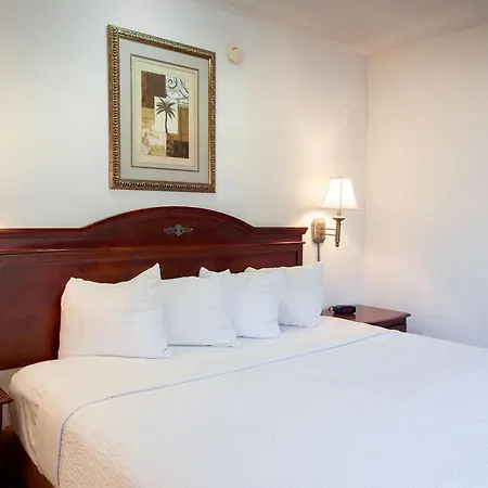 Studio City Court Yard Hotel-2