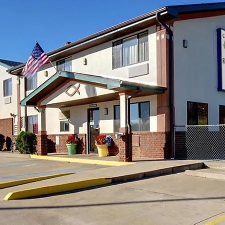 Cassville Four Seasons Inn & Suites-2