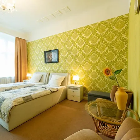 Hotel Pension Dahlem-3