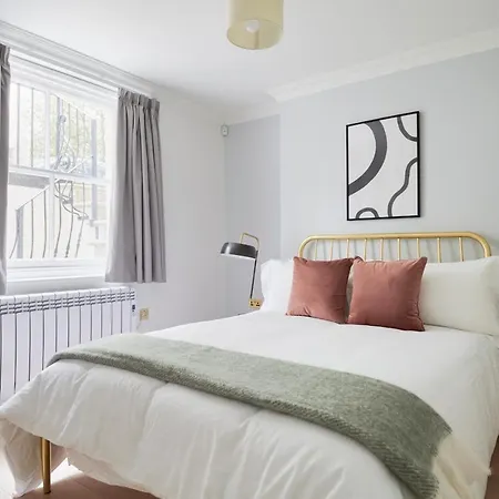 Sonder Kensington Town House-3