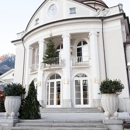 City Apartments Portico-2