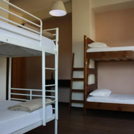 Pella Inn Hostel-3