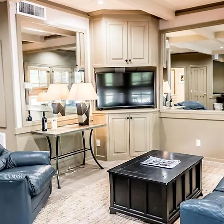 The Lodge At The Bluffs-2