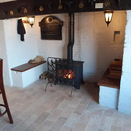 The Bear Inn And Burwash Motel-3