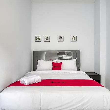 RedDoorz Plus near Jakarta Kota Station-2