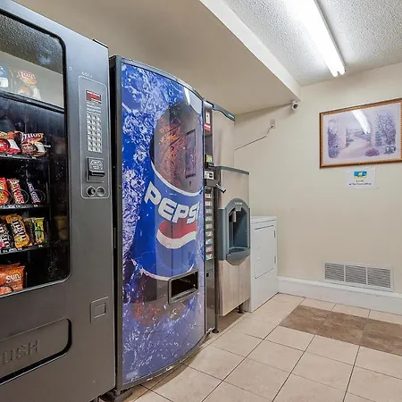 Super 8 By Wyndham Colorado Springs/Chestnut Street-2