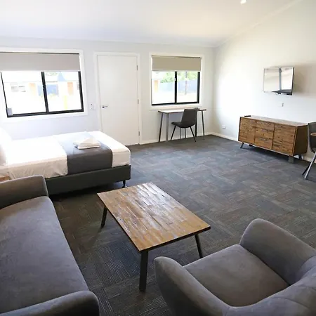 Eastend Studio Apartments-3