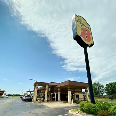 Super 8 By Wyndham Shawnee-3