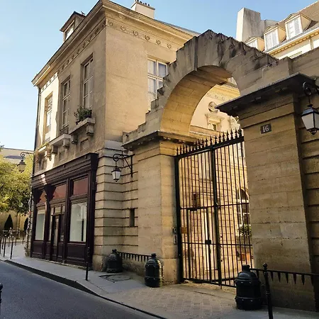 Assia & Nathalie - Luxury B&B Marais-3