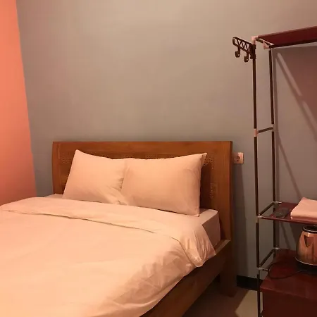 Roomz Budget Residence-2