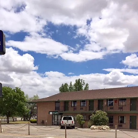 Rodeway Inn & Suites-2
