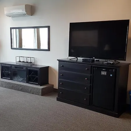 Roadhouse 52 Inn & Suites-3