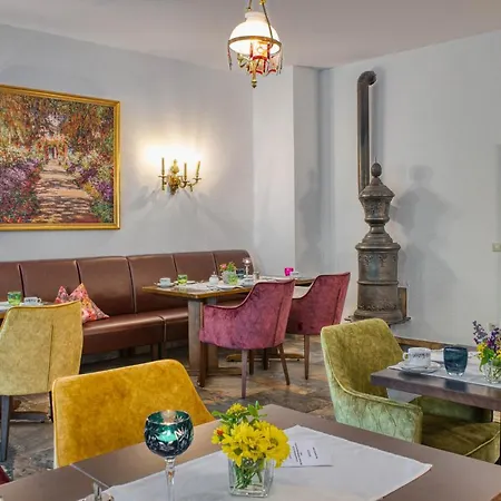 Hotel Lipmann "Am Klosterberg"-3