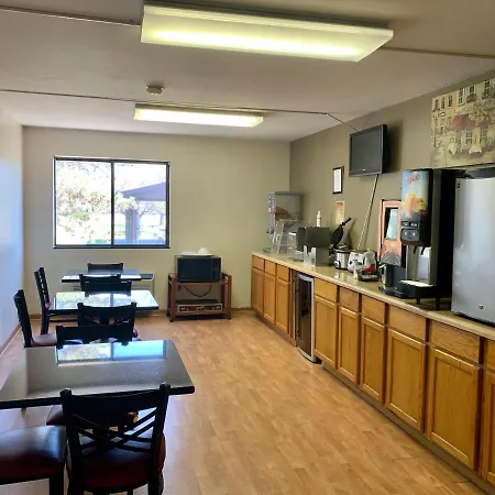 Econo Inn-3