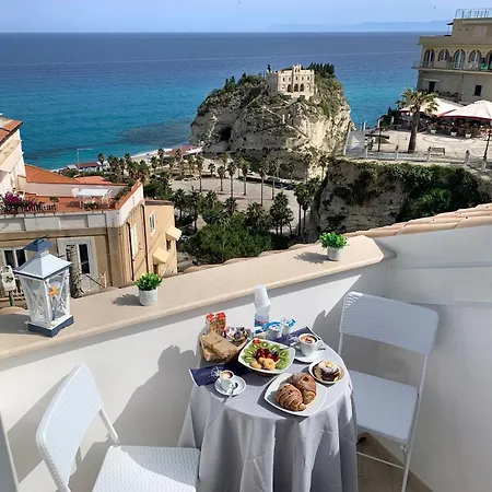 B&B Island Tropea -Sea View Rooms & Suites--2